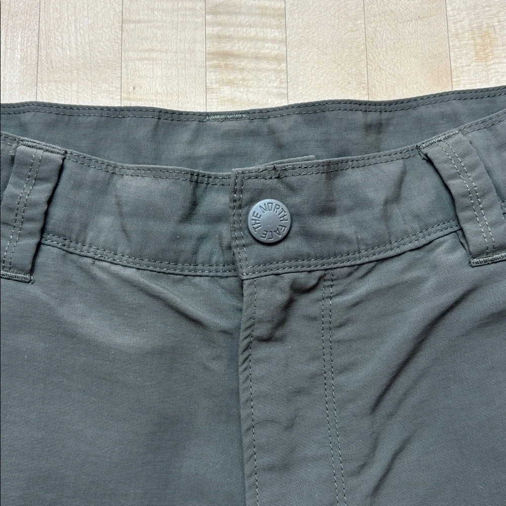 The North Face Shorts Men's Size 36 Green‎ Cargo Hiking Outdoor